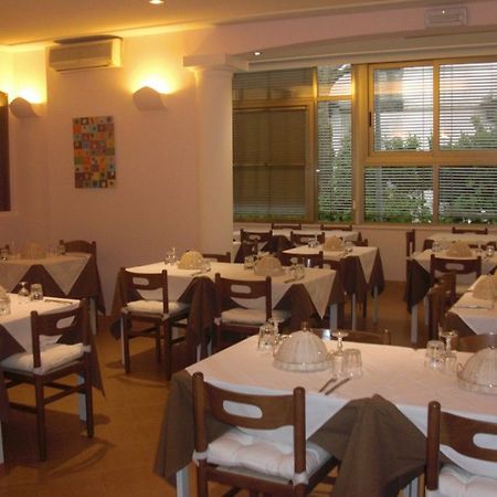 Giamaica Hotel Viserba Di Rimini Екстериор снимка
